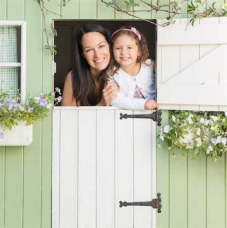 simsearch:6113-08321644,k - Portrait smiling mother and daughter in playhouse window Stockbilder - Premium RF Lizenzfrei, Bildnummer: 6113-08321620