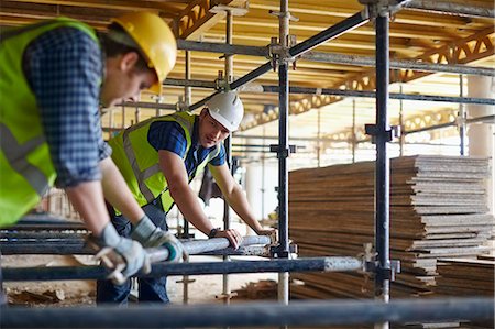 Construction workers adjusting metal bar at construction site Stockbilder - Premium RF Lizenzfrei, Bildnummer: 6113-08321710