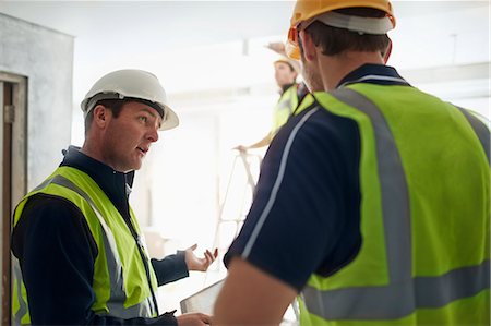 Construction worker and engineer with digital tablet talking at construction site Photographie de stock - Premium Libres de Droits, Code: 6113-08321728