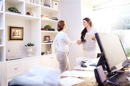 deal (handel) - Interior designer and client handshaking in office Stockbilder - Premium RF Lizenzfrei, Bildnummer: 6113-08424165