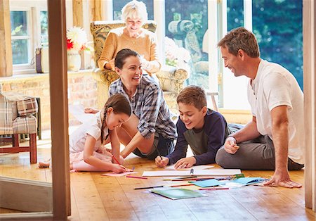 simsearch:614-07146303,k - Family coloring on floor in sun room Stock Photo - Premium Royalty-Free, Code: 6113-08424195