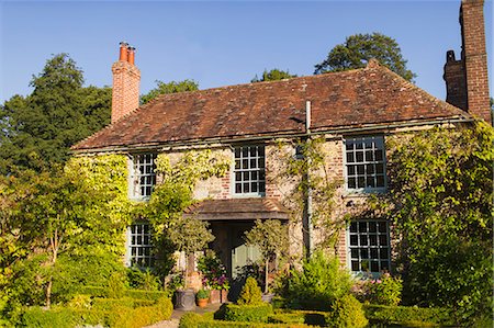 Ivy covered cottage, Haslemere, England Stock Photo - Premium Royalty-Free, Code: 6113-08424271
