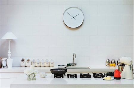 Modern clock on wall in kitchen Stock Photo - Premium Royalty-Free, Code: 6113-08550062