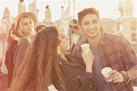 Young adult friends drinking and laughing at rooftop party Foto de stock - Sin royalties Premium, Código: 6113-08568566