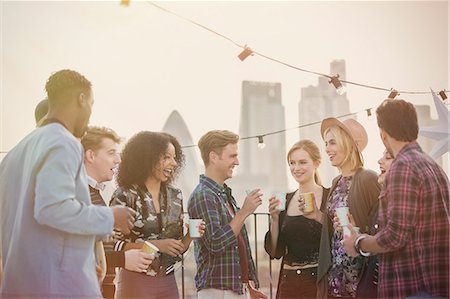 party food - Young adult friends drinking and enjoying rooftop party Foto de stock - Sin royalties Premium, Código: 6113-08568585
