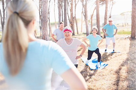 simsearch:6113-09220497,k - Senior adults practicing yoga in sunny park Stockbilder - Premium RF Lizenzfrei, Bildnummer: 6113-08568718