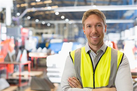 superviseur (homme) - Portrait smiling supervisor in steel factory Photographie de stock - Premium Libres de Droits, Code: 6113-08655240
