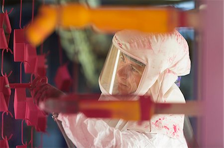 Worker painting steel red in steel factory Photographie de stock - Premium Libres de Droits, Code: 6113-08655271