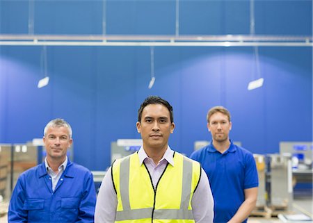 Portrait confident manager and workers in steel factory Foto de stock - Sin royalties Premium, Código: 6113-08655347