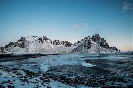 simsearch:649-08632479,k - Icy beach and mountains, Hofn, Iceland Photographie de stock - Premium Libres de Droits, Code: 6113-08655503