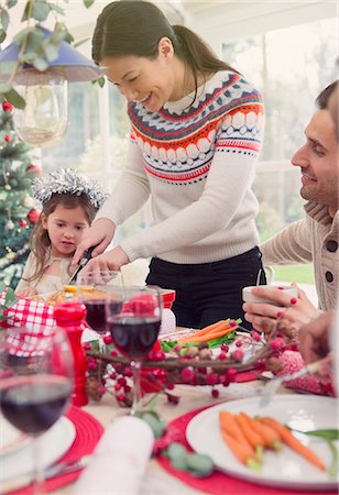 pictures of family at dinner table - Woman cutting turkey at Christmas table Stock Photo - Premium Royalty-Free, Code: 6113-08659554