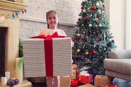 simsearch:614-06624568,k - Portrait enthusiastic girl holding large Christmas gift Stock Photo - Premium Royalty-Free, Code: 6113-08659558