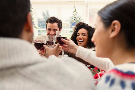 simsearch:614-06624078,k - Enthusiastic friends toasting wine glasses at Christmas dinner Foto de stock - Sin royalties Premium, Código: 6113-08659597