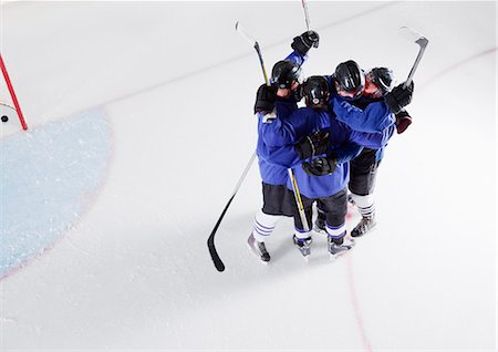 Hockey team in blue uniforms cheering celebrating on ice Stock Photo - Premium Royalty-Free, Code: 6113-08698155
