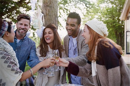 simsearch:6113-08743406,k - Friends toasting champagne glasses on patio Foto de stock - Sin royalties Premium, Código: 6113-08743521