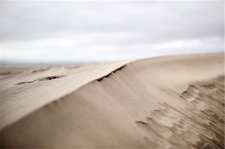 Clouds over sand bank Foto de stock - Royalty Free Premium, Número: 6113-08784332