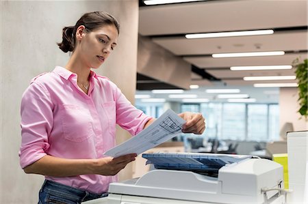 person photocopy - Businesswoman using photocopier in office Stock Photo - Premium Royalty-Free, Code: 6113-08784495