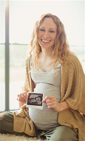 simsearch:6113-08722060,k - Portrait smiling pregnant woman holding ultrasound Stock Photo - Premium Royalty-Free, Code: 6113-08722001