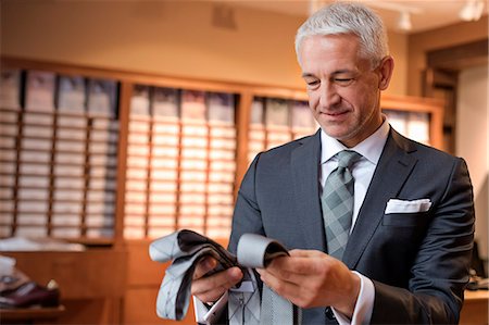 Businessman browsing ties in menswear shop Photographie de stock - Premium Libres de Droits, Code: 6113-08722344
