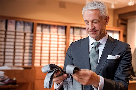 Businessman browsing ties in menswear shop Foto de stock - Sin royalties Premium, Código: 6113-08722344