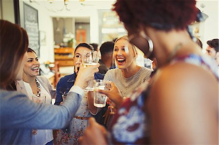 Enthusiastic women friends toasting wine glasses at bar Foto de stock - Sin royalties Premium, Código: 6113-08882557