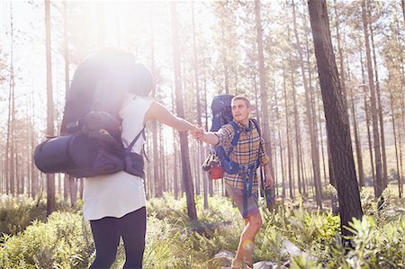 simsearch:6113-08882854,k - Young man helping girlfriend on hiking trail in sunny woods Foto de stock - Sin royalties Premium, Código: 6113-08882786