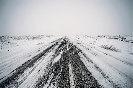 simsearch:6118-09076341,k - Diminishing perspective remote snow covered road Stock Photo - Premium Royalty-Free, Code: 6113-08805829