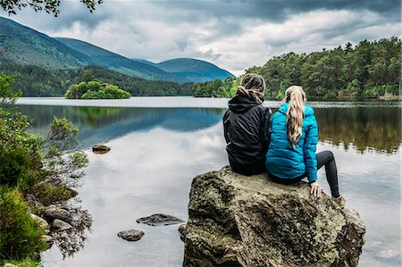 simsearch:6113-08655497,k - Couple sitting on rock looking at tranquil lake, Loch an Eilein, Scotland Stock Photo - Premium Royalty-Free, Code: 6113-08805830