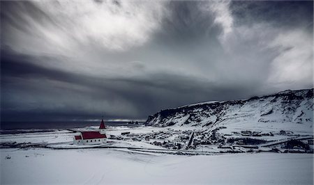 simsearch:6113-08947383,k - Church in remote snow covered landscape below stormy sky, Vik, Iceland Photographie de stock - Premium Libres de Droits, Code: 6113-08805831
