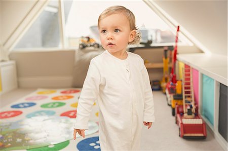 simsearch:6113-08947220,k - Cute toddler boy looking away in playroom Photographie de stock - Premium Libres de Droits, Code: 6113-08947220