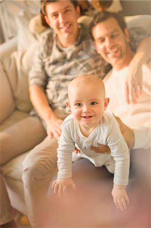 Portrait cute baby son with male gay parents Foto de stock - Sin royalties Premium, Código: 6113-08947310