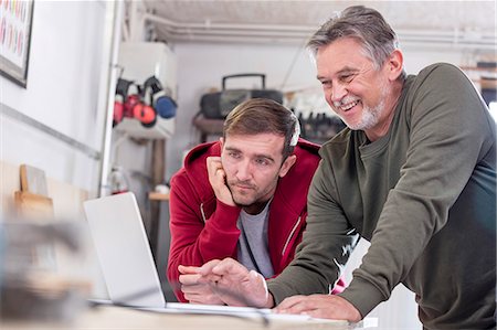 simsearch:649-08086965,k - Male carpenters working at laptop in workshop Photographie de stock - Premium Libres de Droits, Code: 6113-08985849