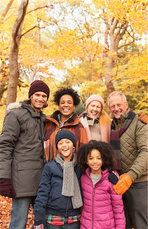 Portrait smiling multi-generation family in autumn woods Foto de stock - Sin royalties Premium, Código: 6113-08910167