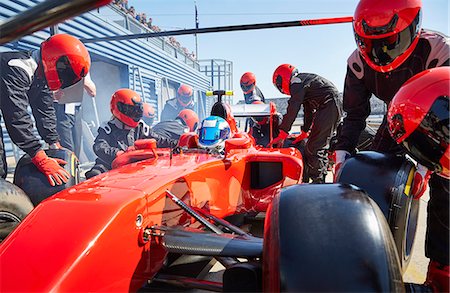 simsearch:6113-07565071,k - Pit crew replacing tires on formula one race car in pit lane Stock Photo - Premium Royalty-Free, Code: 6113-08927822