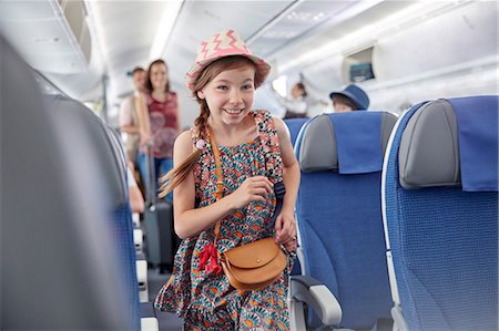 simsearch:6113-09059149,k - Smiling, eager girl boarding airplane Foto de stock - Royalty Free Premium, Número: 6113-09059098
