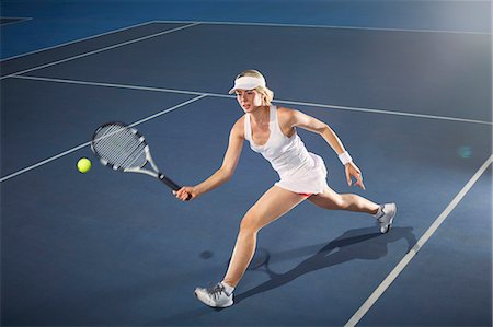 simsearch:614-08867385,k - Young woman playing tennis on tennis court Stock Photo - Premium Royalty-Free, Code: 6113-09005053