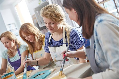 Female artists painting picture frames in art class workshop Stock Photo - Premium Royalty-Free, Code: 6113-09005261