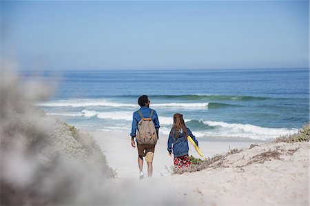 simsearch:632-05816759,k - Father and daughter walking with boogie board on sunny summer ocean beach Photographie de stock - Premium Libres de Droits, Code: 6113-09027735