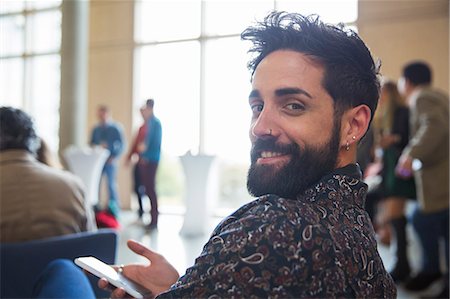 simsearch:649-06622563,k - Portrait smiling businessman with beard using smart phone in conference audience Foto de stock - Sin royalties Premium, Código: 6113-09157371