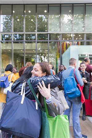 simsearch:6113-09157438,k - Female college students with bags hugging outside building Photographie de stock - Premium Libres de Droits, Code: 6113-09157479