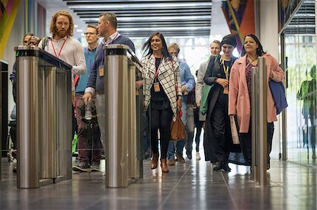 Business people arriving, nearing turnstiles Fotografie stock - Premium Royalty-Free, Codice: 6113-09157436