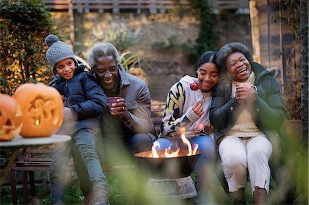 firepit and outdoors - Grandparents and grandchildren enjoying autumn backyard campfire Stock Photo - Premium Royalty-Free, Code: 6113-09157603