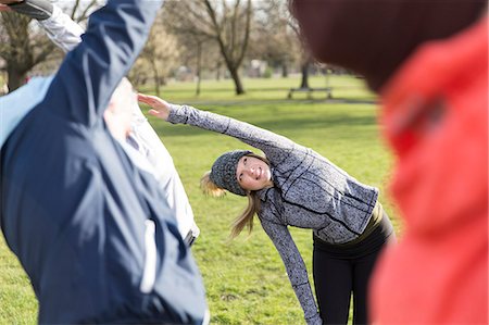 simsearch:6113-09111871,k - Woman exercising, stretching in park Stockbilder - Premium RF Lizenzfrei, Bildnummer: 6113-09160109