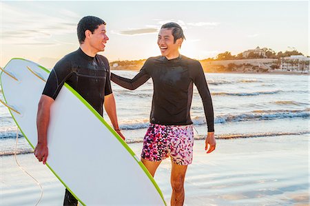 simsearch:6113-06899271,k - Happy male surfers on ocean beach Photographie de stock - Premium Libres de Droits, Code: 6113-09168338