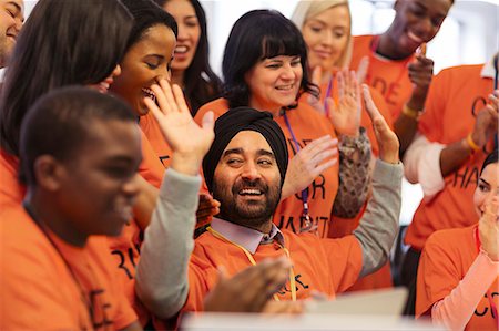 Happy hackers cheering and celebrating, coding for charity at hackathon Photographie de stock - Premium Libres de Droits, Code: 6113-09168656