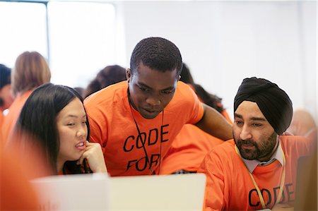 Hackers coding for charity at hackathon Photographie de stock - Premium Libres de Droits, Code: 6113-09168613