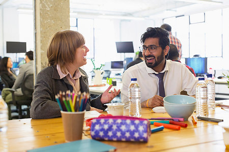 focus group discussion - Laughing business people talking in office Photographie de stock - Premium Libres de Droits, Code: 6113-09178676