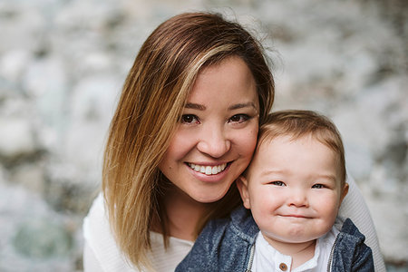 Portrait smiling mother and cute baby son Photographie de stock - Premium Libres de Droits, Code: 6113-09178867