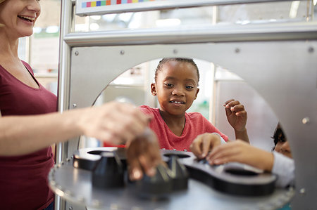 simsearch:6113-09178880,k - Curious girl playing at interactive exhibit in science center Photographie de stock - Premium Libres de Droits, Code: 6113-09178963