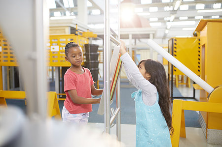 simsearch:6113-09178947,k - Curious girls playing at interactive exhibit in science center Photographie de stock - Premium Libres de Droits, Code: 6113-09178969